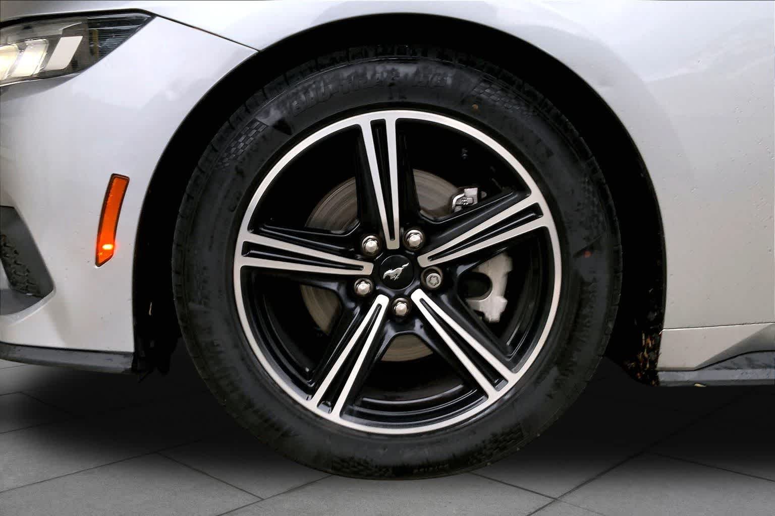 Used 2024 Iconic Silver Ford EcoBoost Premium image 9