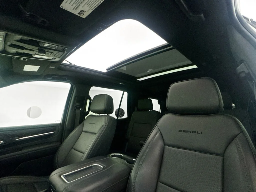 Used 2023 White GMC Denali image 21