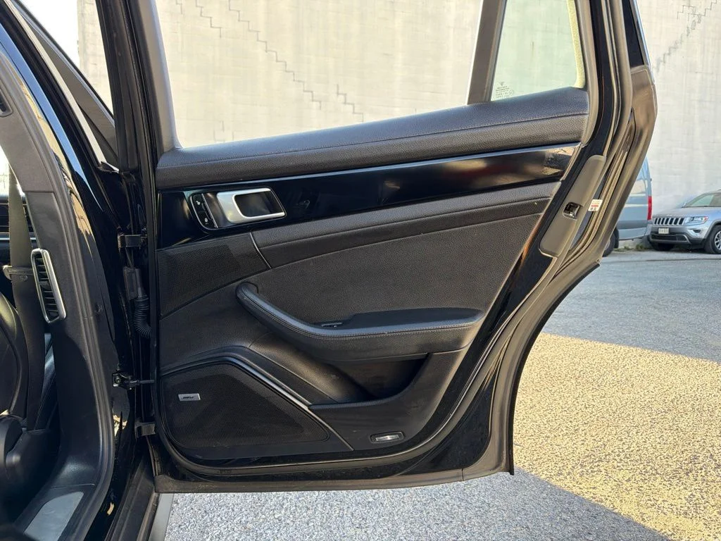 Used 2018 Black Porsche Base image 20
