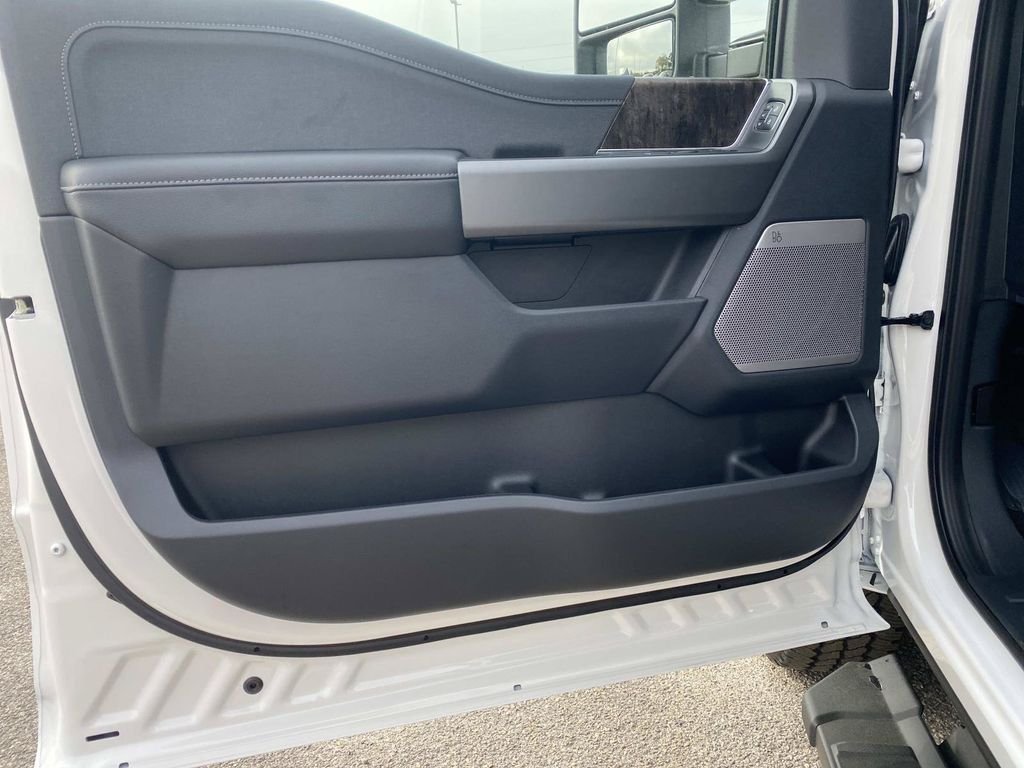 New 2026 Star White Metallic Tri-Coat Ford F-250® Lariat® image 12