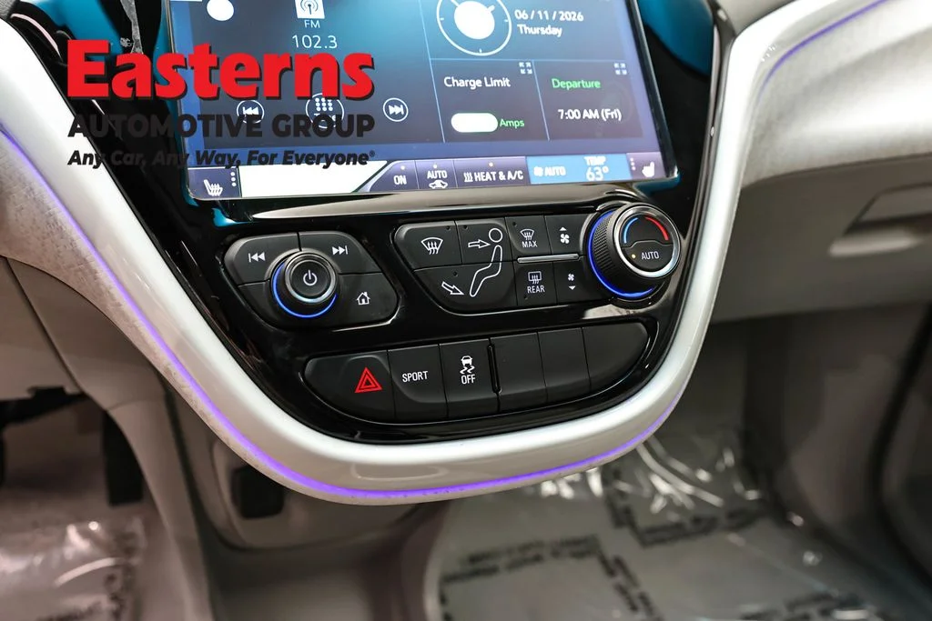 Used 2018 Red Chevrolet Premier image 20