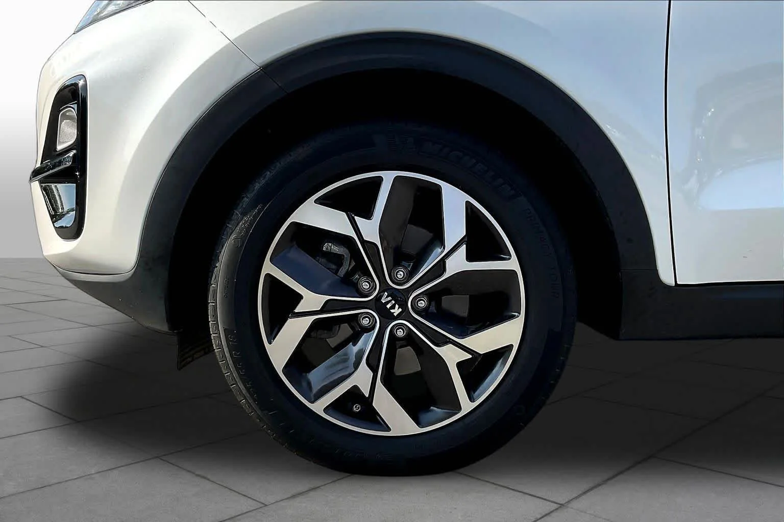 Used 2021 Snow White Pearl Kia EX image 11