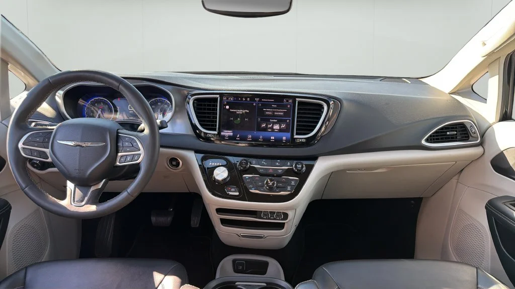 Used 2024 Black Chrysler Touring L image 10