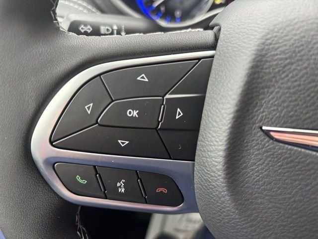New 2026 Diamond Black Crystal Pearl-Coat Exterior Paint Chrysler Select image 21