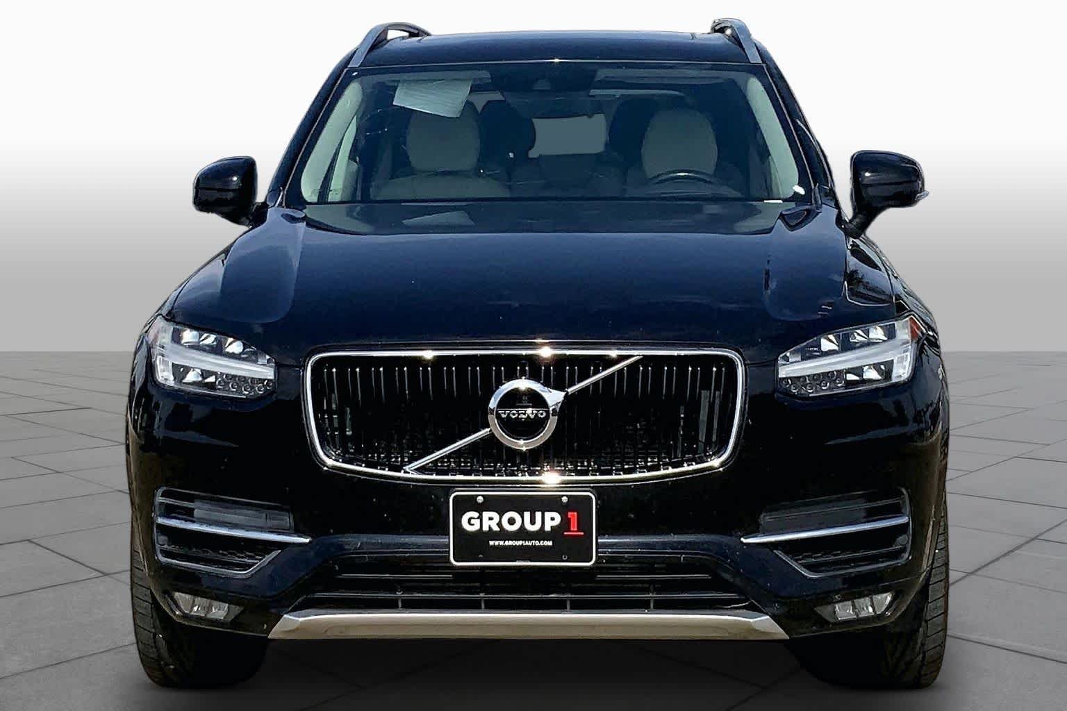 Used 2019 Onyx Black Metallic Volvo Momentum image 4