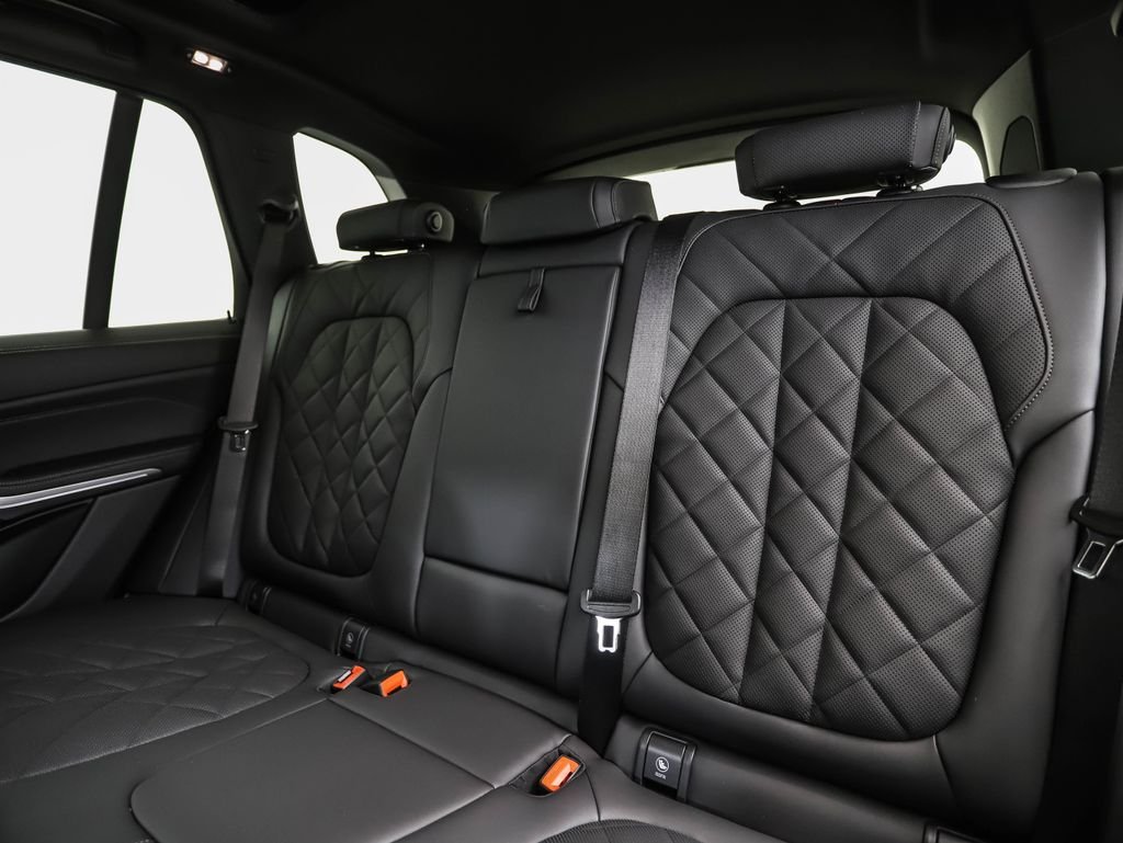 New 2026 Black Sapphire Metallic BMW xDrive40i image 23