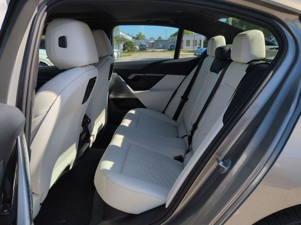 New 2027 Oxide Grey Metallic BMW 530i xDrive image 13