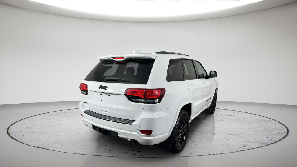 Used 2019 White/off-white Jeep Altitude image 9