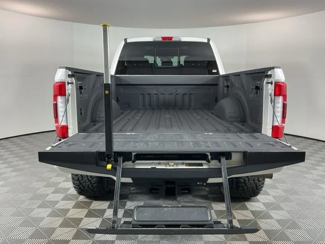 Used 2017 White Ford Platinum image 8