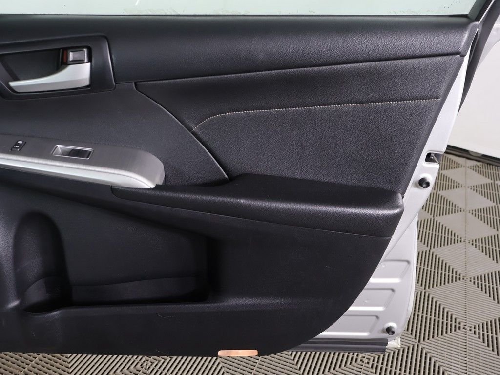 Used 2013 Silver Toyota SE image 20
