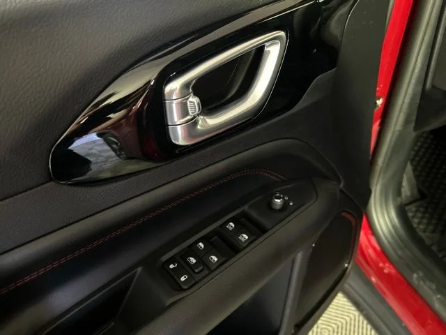 New 2026 Red Hot Pearl-Coat Exterior Paint Jeep Trailhawk image 13