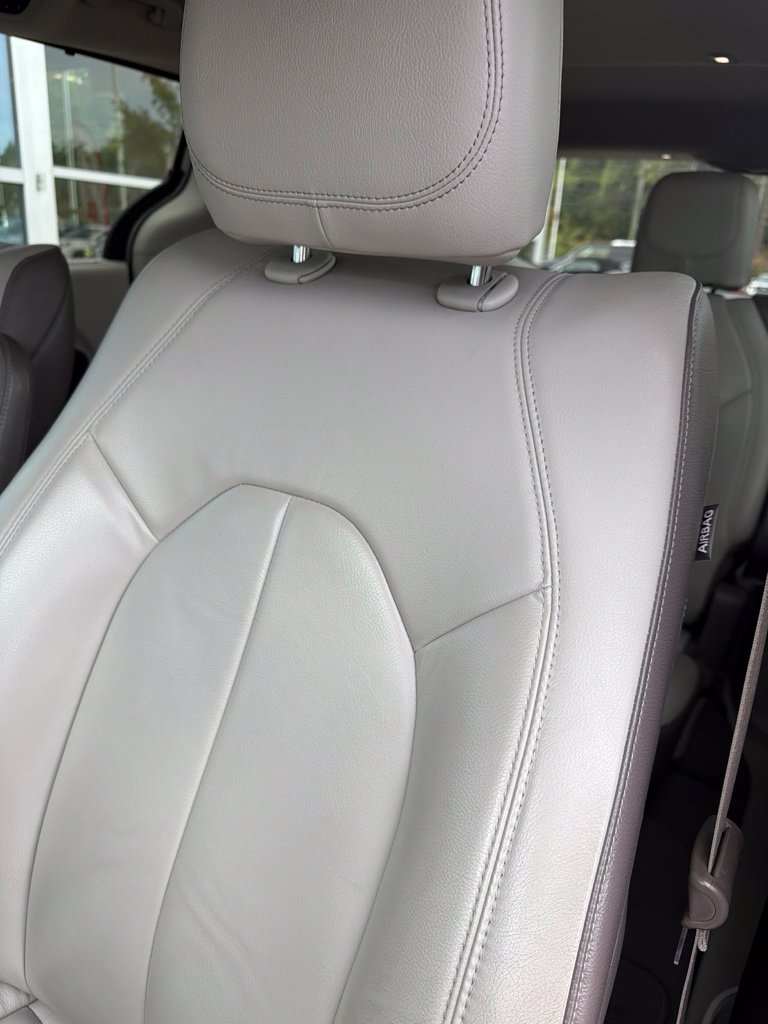 Used 2017 White Chrysler Touring L image 5