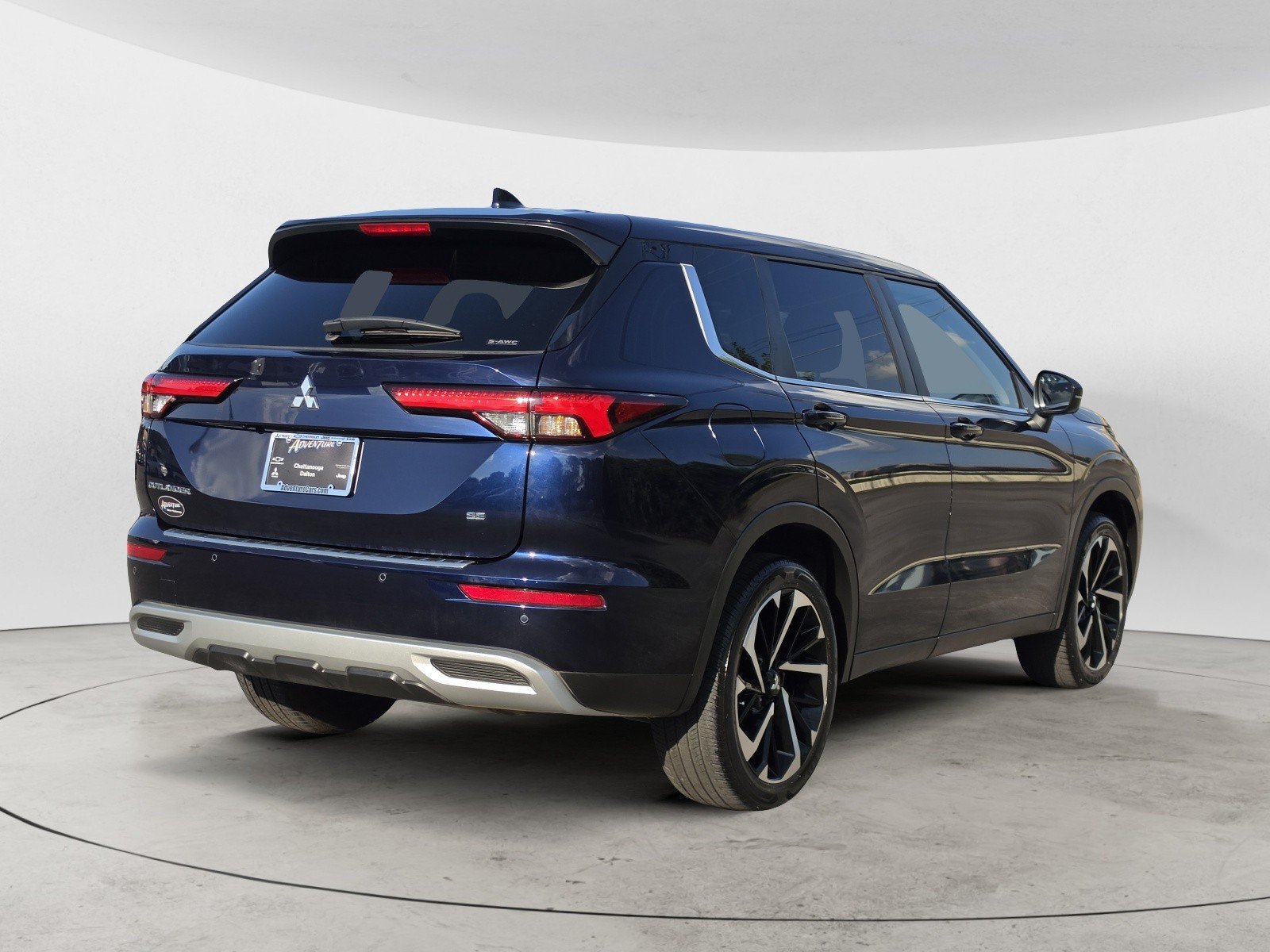Used 2024 Cosmic Blue Metallic Mitsubishi SE image 3