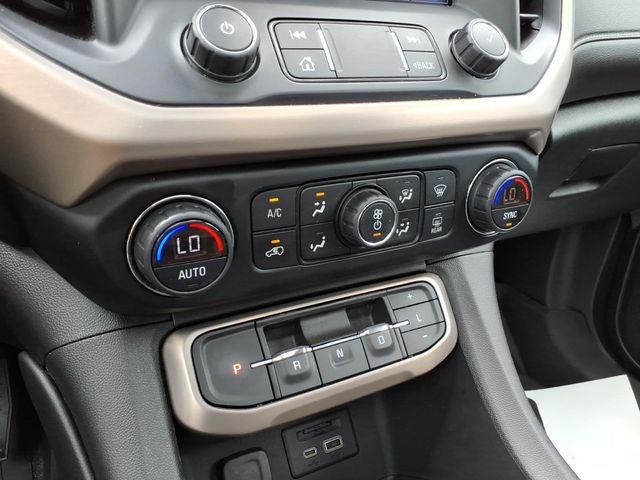 Used 2021 White GMC Denali image 29