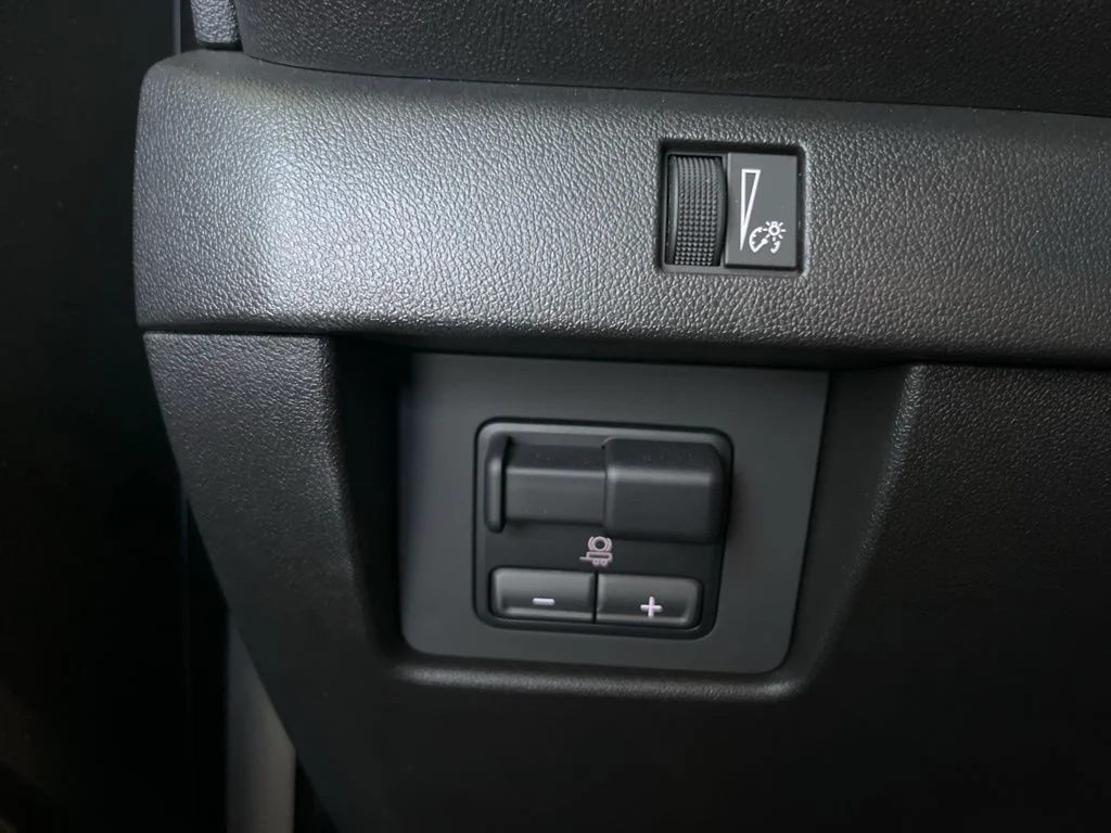 Used 2024 White Chevrolet Trail Boss image 13
