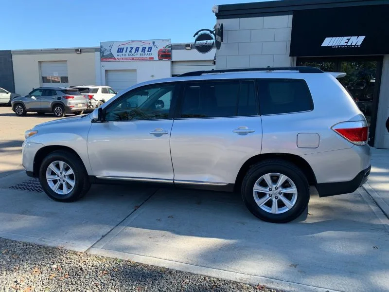 Used 2011 Silver Toyota Sport Utility 4D image 6