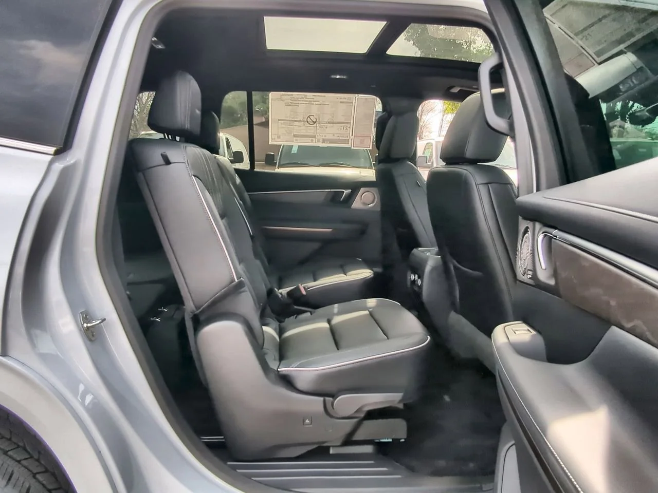 New 2026 Iridescent White Tricoat Buick Avenir image 28