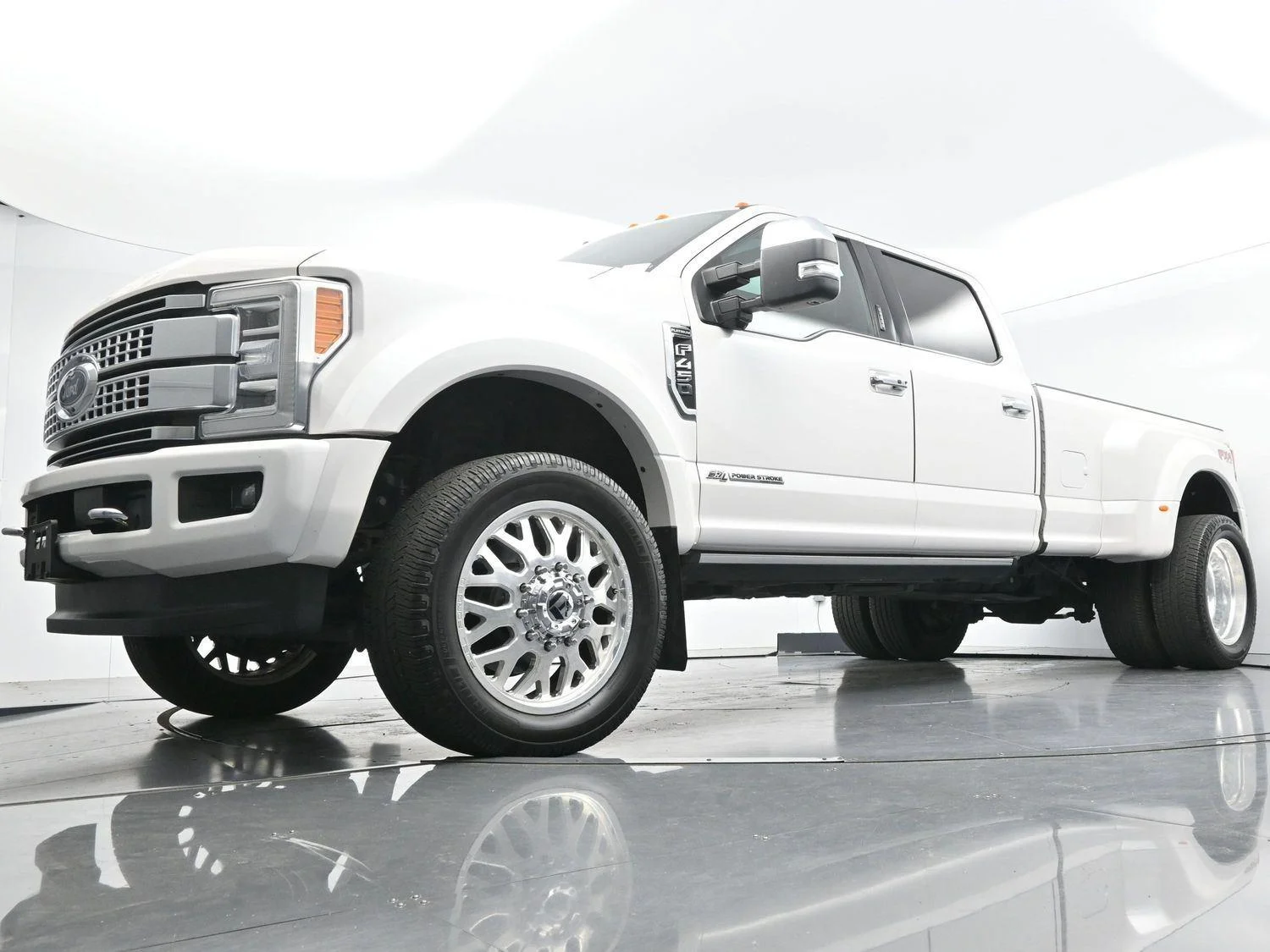 Used 2019 White Platinum Metallic Tri-Coat Ford Platinum image 52