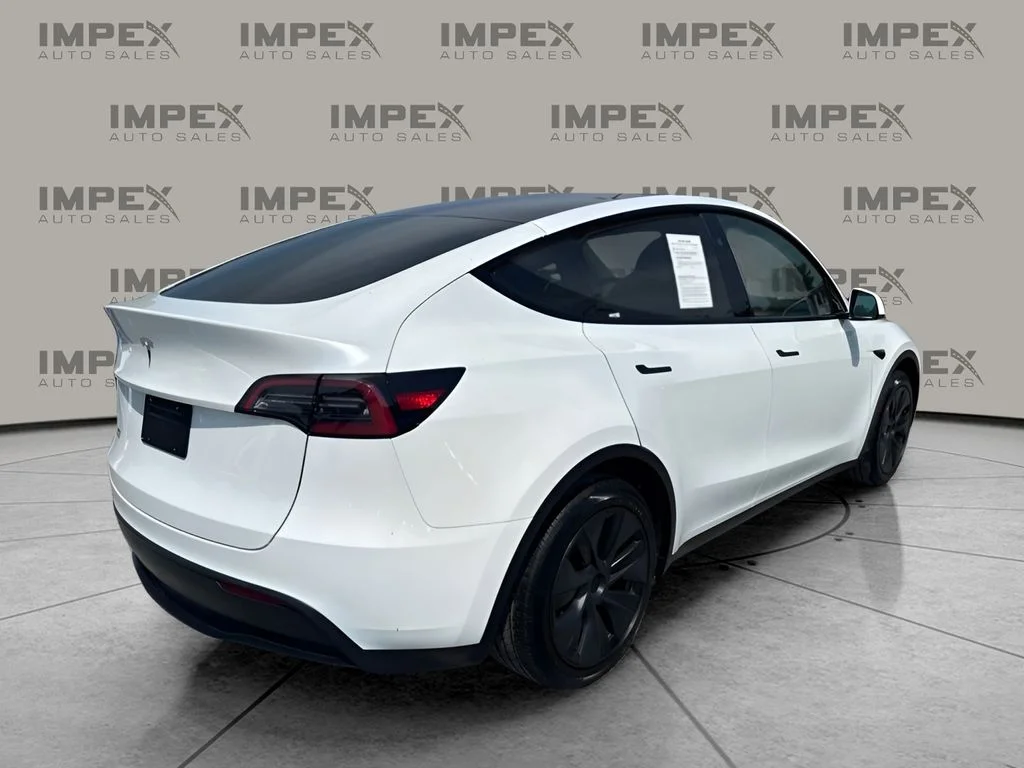 Used 2025  Tesla Long Range image 5