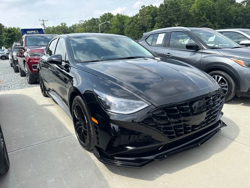 Used 2023 Black Hyundai SEL image 2