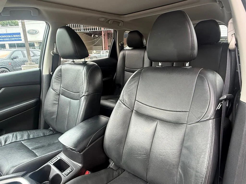 Used 2015 Black Nissan SL image 19