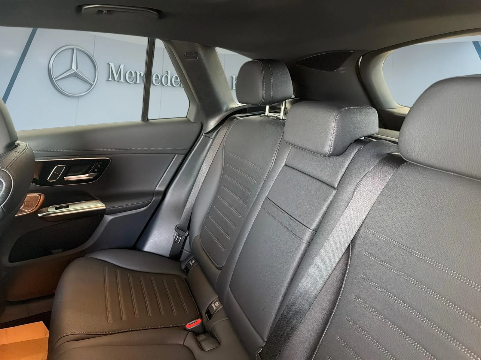 New 2026 White Mercedes-Benz GLC 300 4MATIC SUV image 25