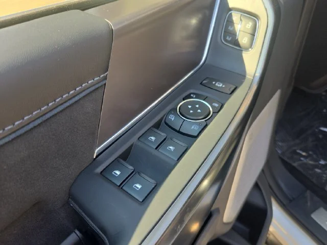 New 2027 Star White Metallic Tri-Coat Ford F-250® Platinum® image 12