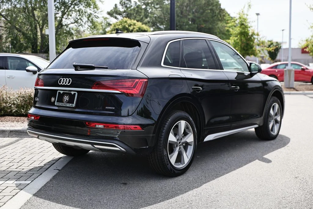 Used 2023 Mythos Black Metallic Audi 40 Premium image 7
