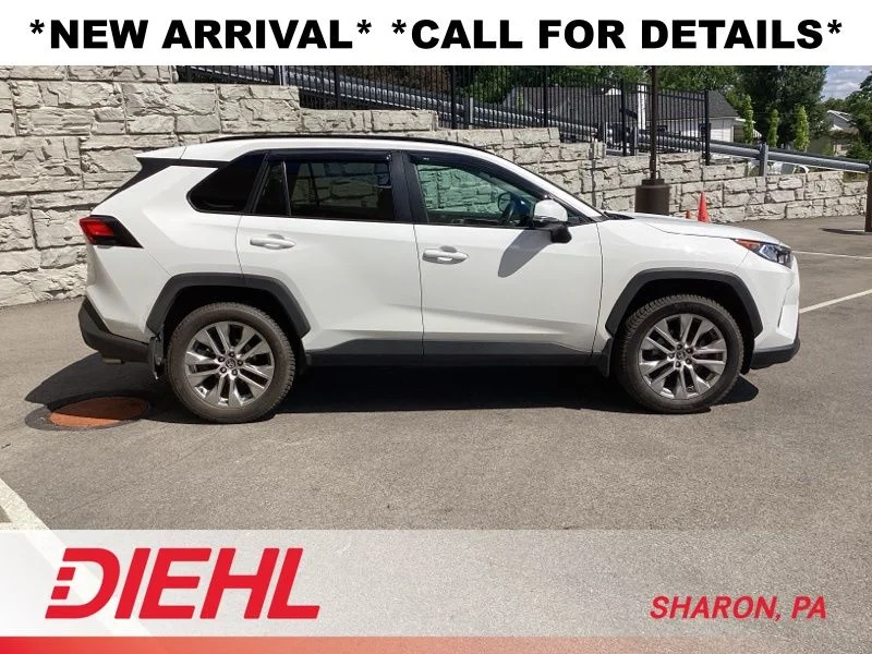 Used 2020 White Toyota XLE Premium image 8