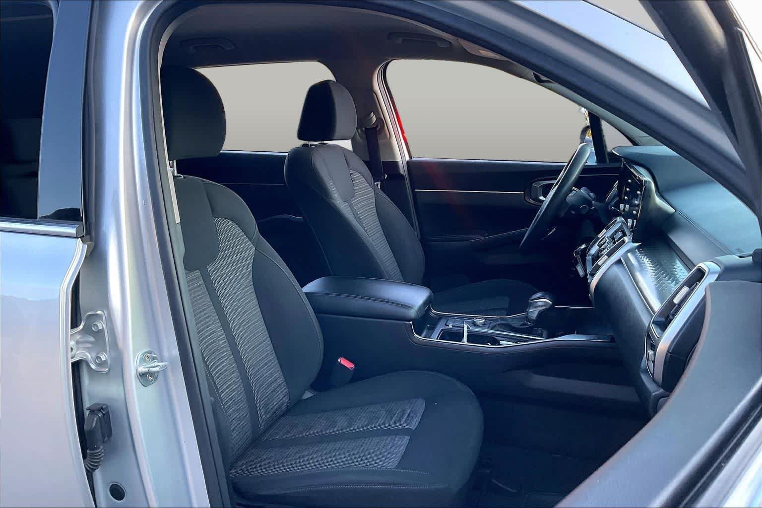Used 2022 Sparkling Silver Kia LX image 9