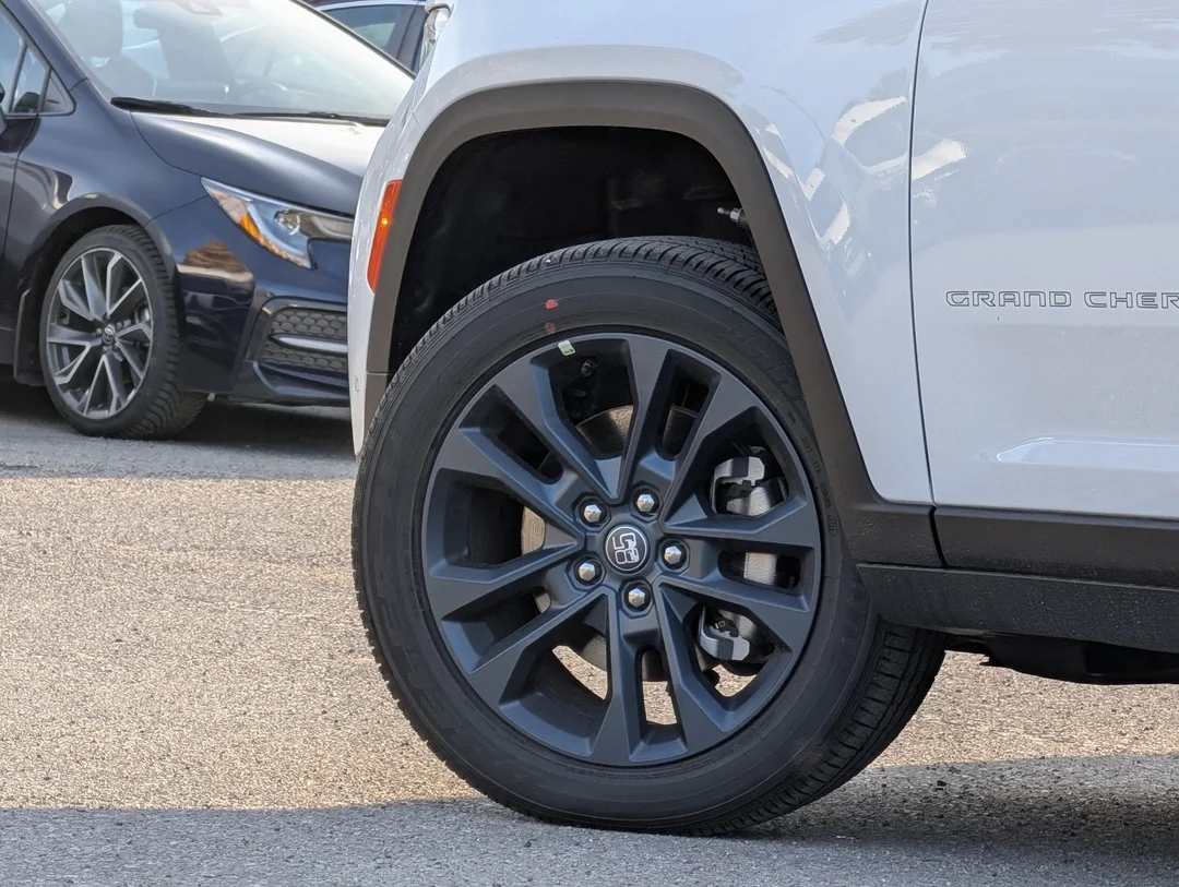 New 2026 White Jeep 85th Anniversary - - 4x4 - 324HP Turbo Hurricane I4 - 3rd Row Seating - Blind Spot Monitor & More! image 9