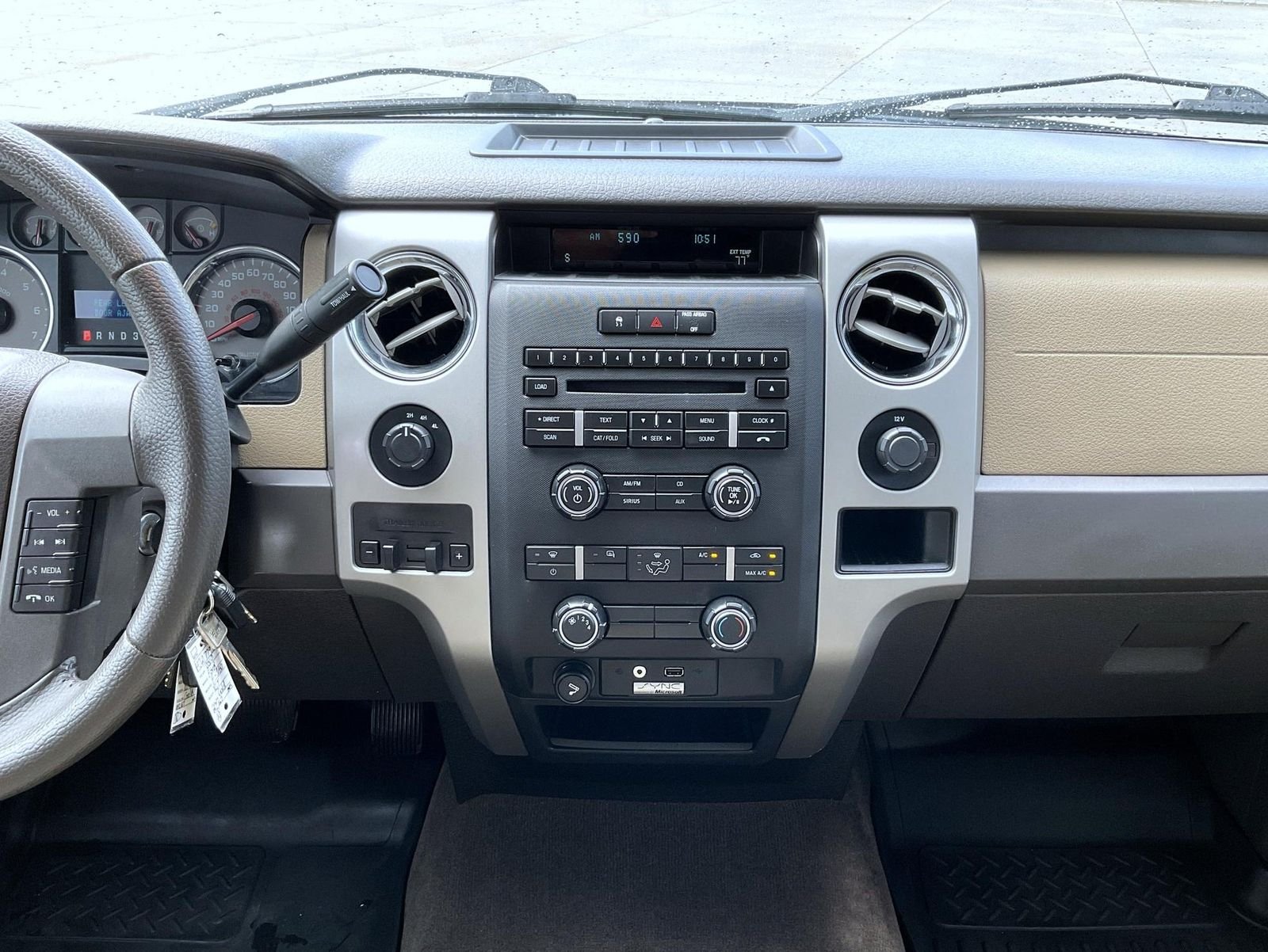 Used 2010 Gold Ford XLT image 12