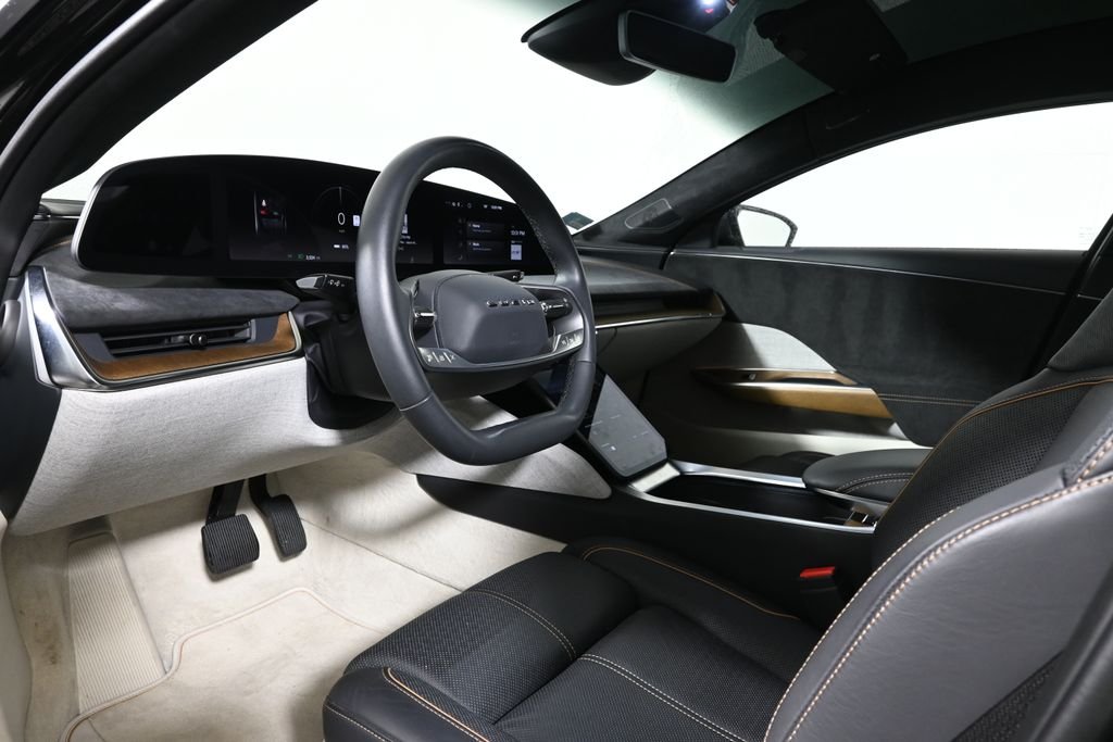 Used 2022 Black Lucid Grand Touring image 4