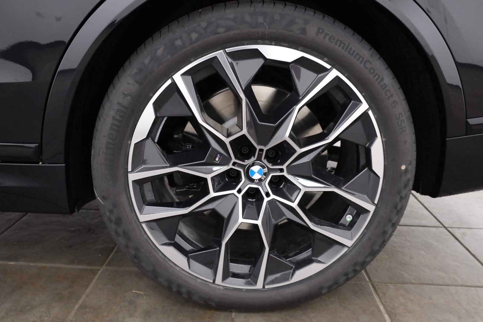New 2027 Black Sapphire Metallic BMW M60i image 38