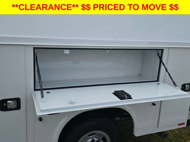 New 2025 Summit White Chevrolet 1WT image 32