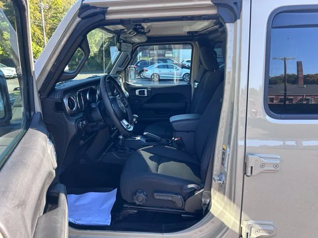 Used 2022 Beige Jeep Unlimited Sahara image 12