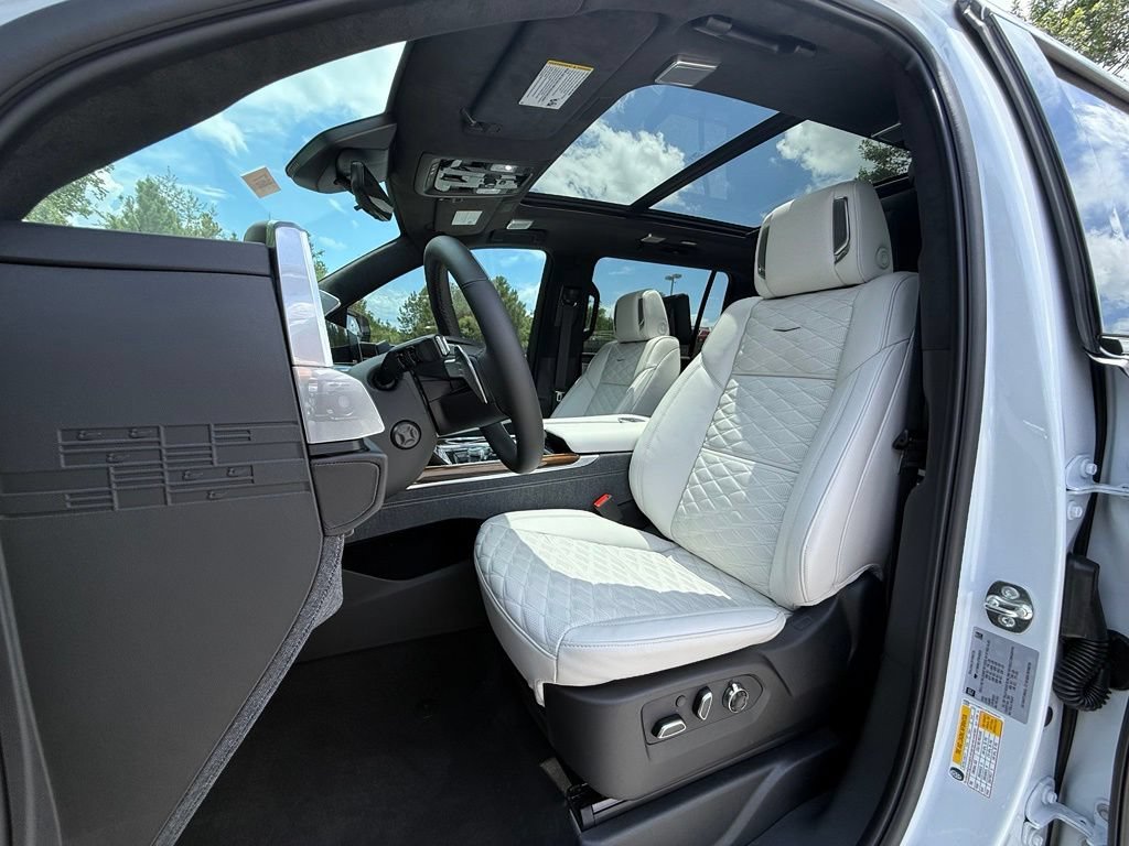 New 2026 Vibrant White Tricoat Cadillac Platinum Sport image 5