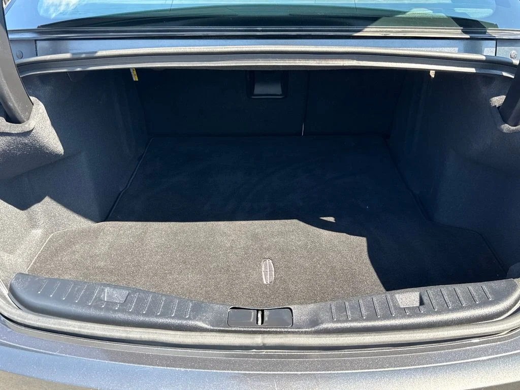 Used 2019 Magnetic Gray Metallic Lincoln Reserve image 25