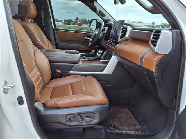 Certified Used 2025 WIND CHILL PEARL Toyota  image 19