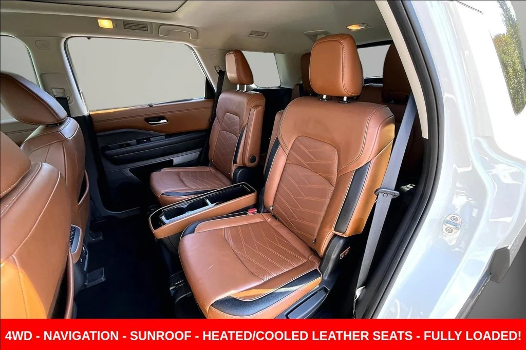 Used 2022 White Nissan Platinum image 26
