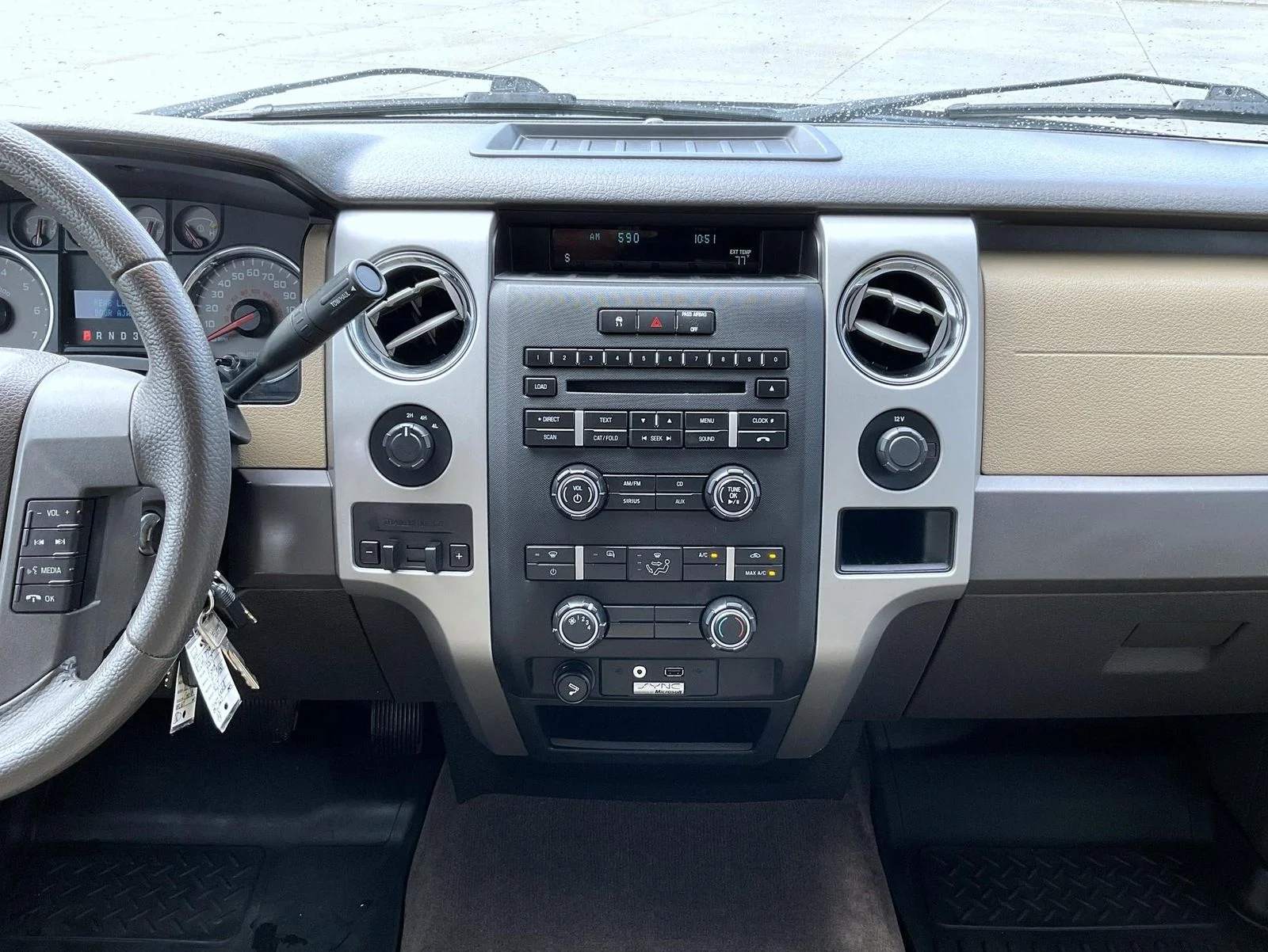 Used 2010 Gold Ford XLT image 12