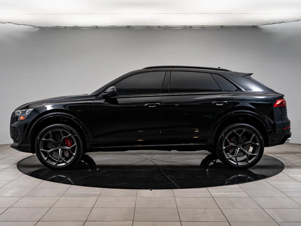Used 2025 Mythos Black Metallic Audi 4.0T image 5