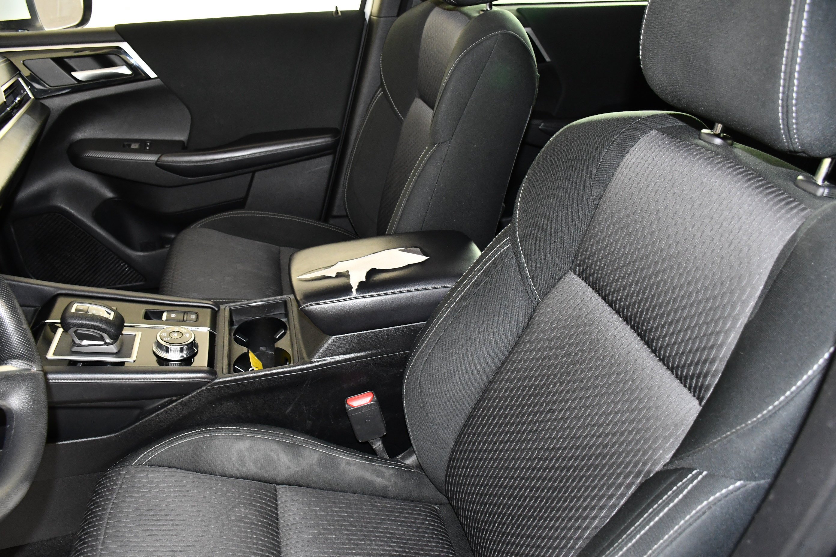 2023 Mitsubishi Outlander ES - Photo 36