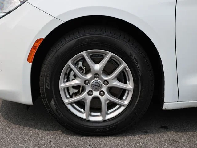 Used 2024 Bright White Clearcoat Chrysler LX image 5