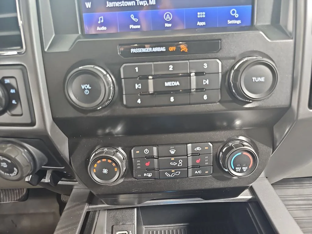 Used 2020 Silver Ford XLT image 28