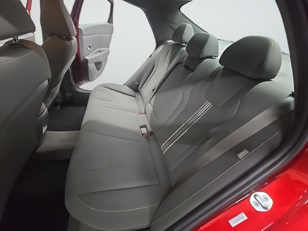 Used 2025 Red Hyundai SEL Convenience image 17