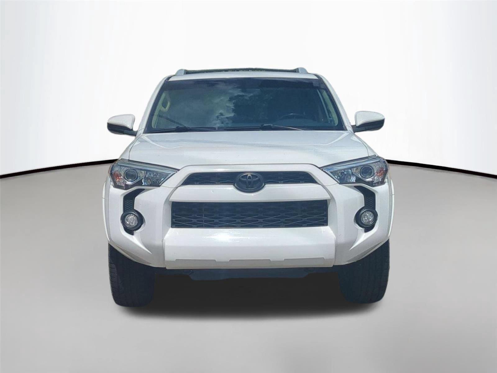 Used 2017 Super White Toyota SR5 image 8