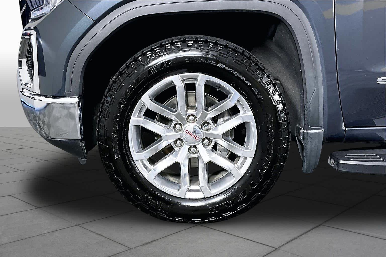 Used 2022 Dark Sky Metallic GMC SLT image 10