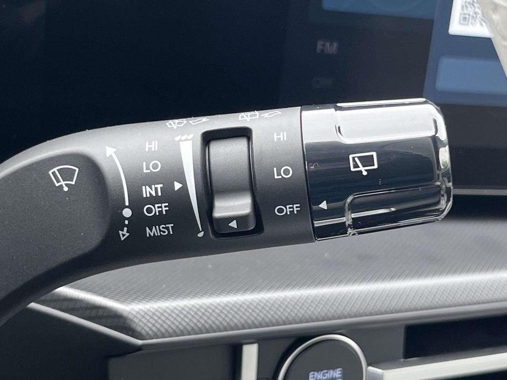 New 2026 White Hyundai SEL FWD image 24