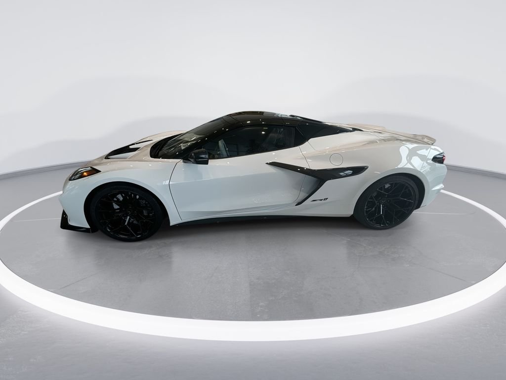 Used 2025 White Chevrolet ZR1 image 5